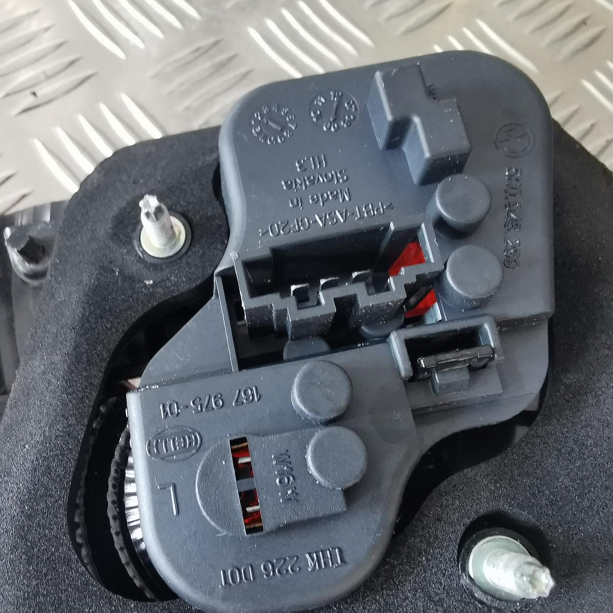 VW Golf 6 08-12 Rückleuchte Schlussleuchte innen links 3-trg 5K0945093F VW Golf 6 08-12 Rückleuchte Schlussleuchte innen links 3-trg 5K0945093F